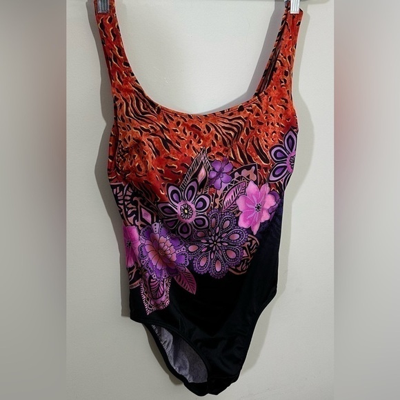 Great Lengths sz 14 with a beautiful random floral print with black background - Picture 12 of 13